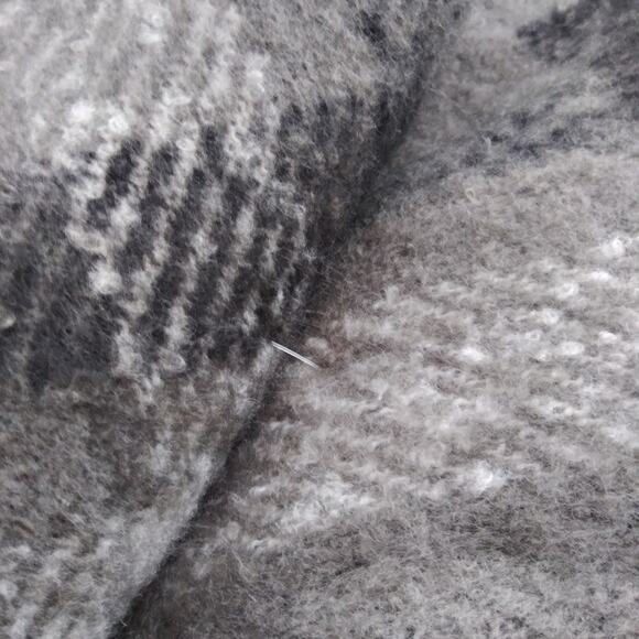 Steve Madden Plaid Scarf Wrap 76" X 15" Black Gray Soft Fuzzy Oversize - Picture 5 of 5